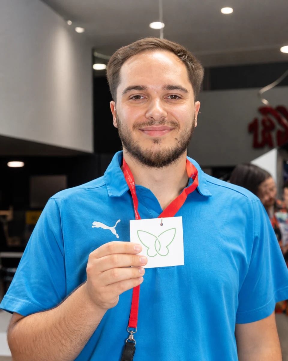 Portrait de Matthieu, membre de l’équipe des Papillons Bleus